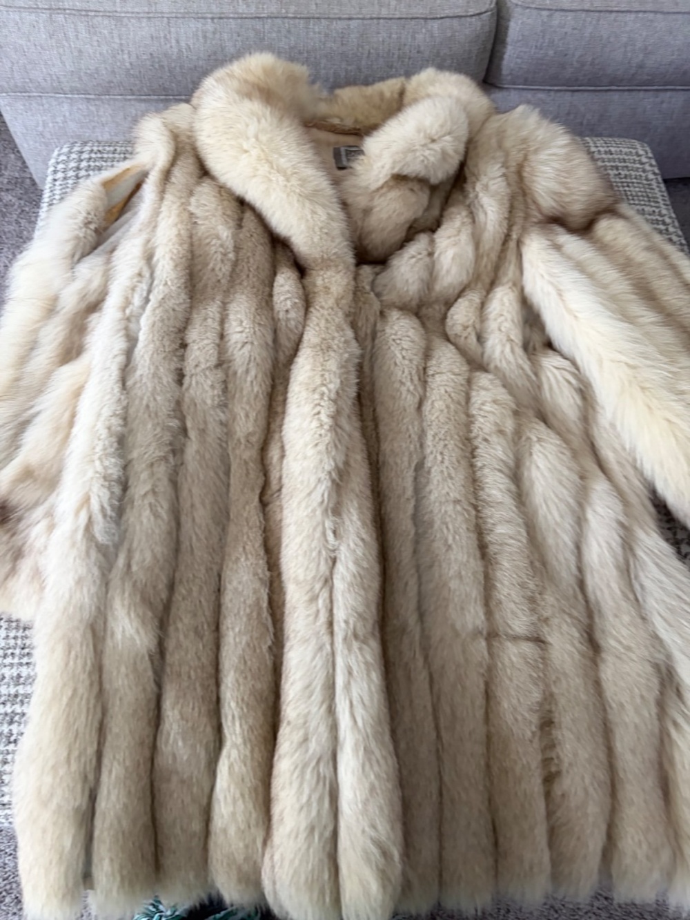 Fur coat - Picture 2 of 5